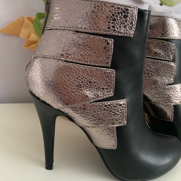 Michael Antonio Black and Silver Heel Booties - Picture 2 of 6